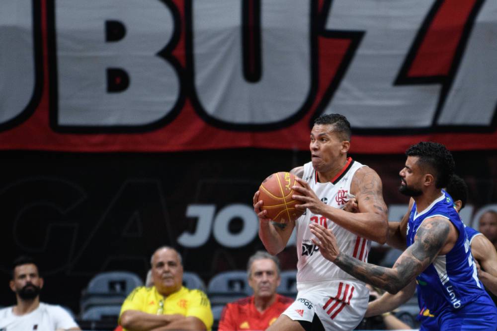 São Paulo vence Flamengo mais uma vez e vai à final do NBB