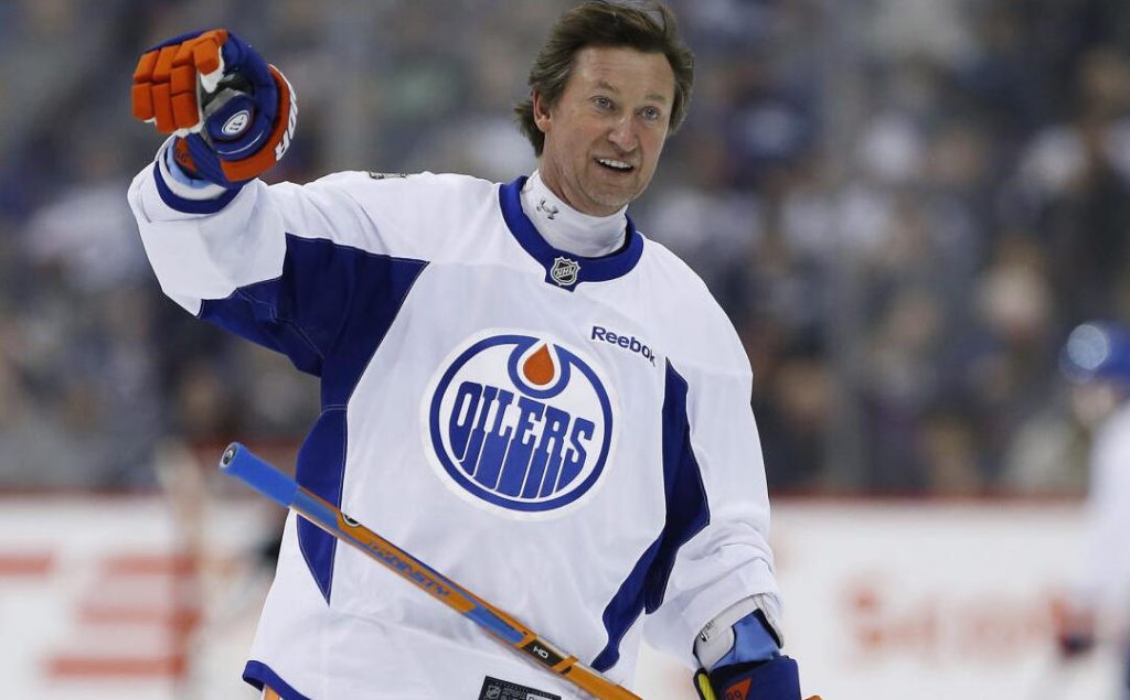 Wayne Gretzky, o melhor jogador de hóquei da história, em um jogo amistoso.