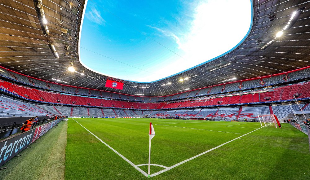 Foto dentro do estádio do Bayern de Munique, antes de um jogo.