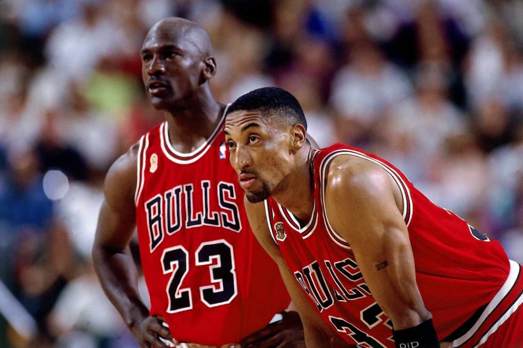 Os jogadores do Chicago Bulls, Scottie Pippen e Michael Jordan