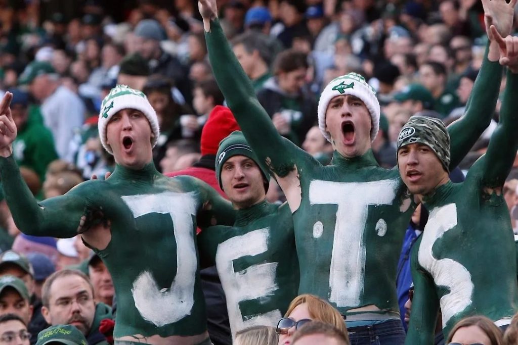 Torcedores do New York Jets com pintura corporal verde