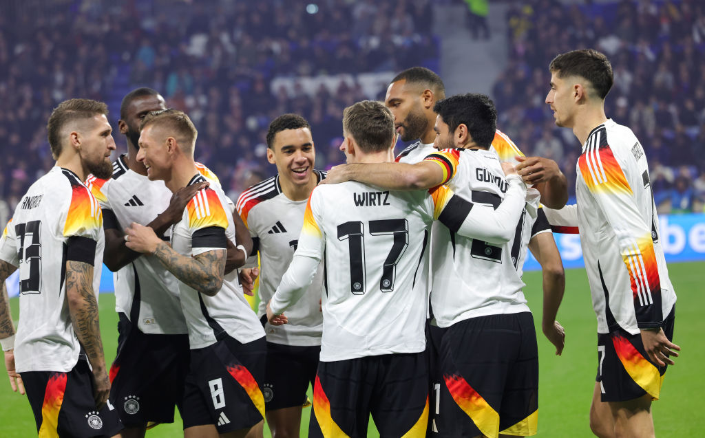 Seleção da Alemanha comemorando gol em partida preparatória para a EURO 2024.
