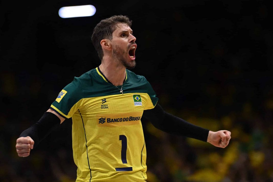 O levantador Bruninho vibra com ponto conquistado pela seleção masculina de vôlei do Brasil.