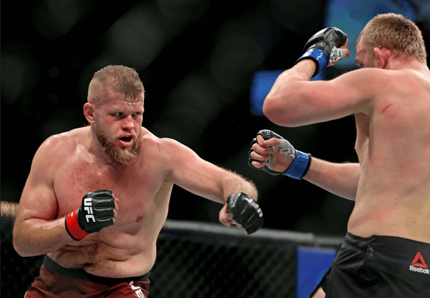 Marcin Tybura e Serghei Spivac se enfrentando em seu primeiro combate no UFC.