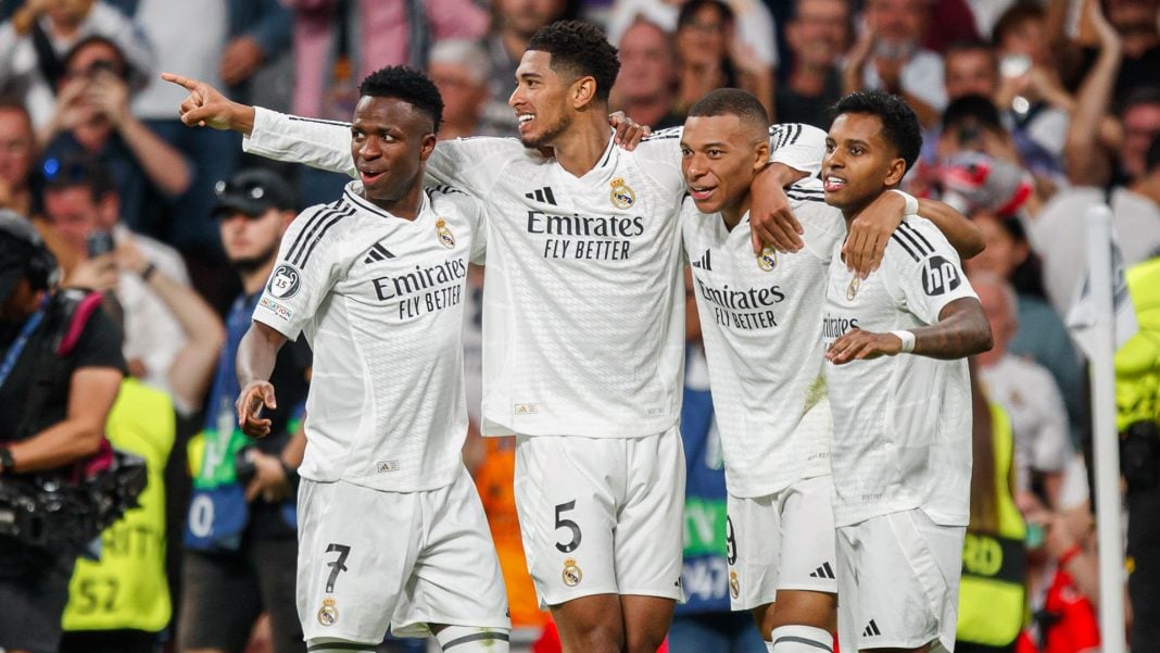 jugadores del real madrid celebrando una victoria